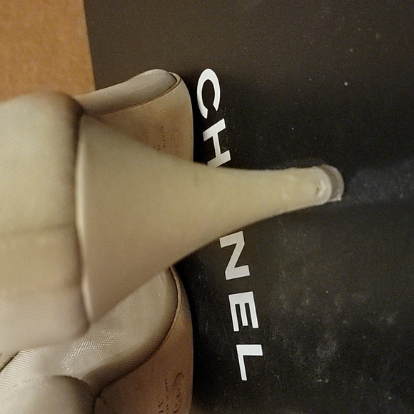 CHANEL light gold/taupe mesh cap toe pumps - Picture 3 of 7